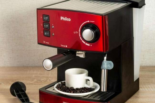 Cafetera espresso philco 20 bar en uso