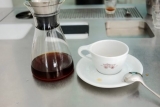 Cómo moler granos de café sin un molinillo