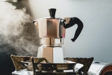 Revisión de la cafetera Bialetti: preparación en la estufa